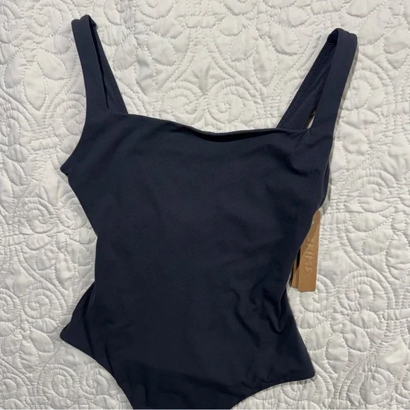 Skims Fits Everybody Square Neck Bodysuit - Picture 3 of 8